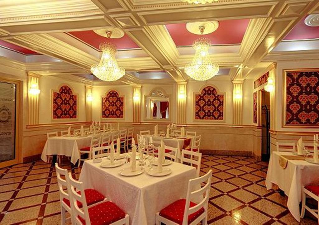 Hotel Rehoma Piteşti Exterior foto