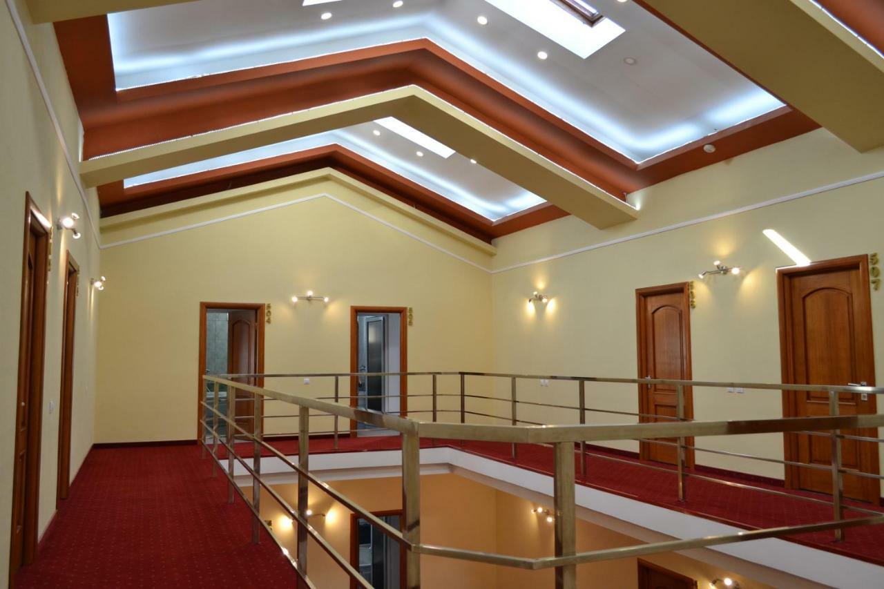 Hotel Rehoma Piteşti Exterior foto